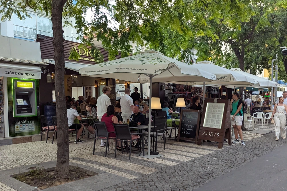 Adris Restaurant in Praia da Rocha with outdoor dining area and lively evening atmosphere