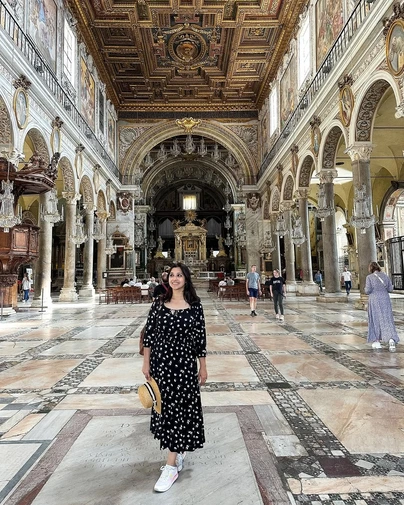 Beantowntraveller explores the grand, ornately decorated interior of a Roman basilica, representing one of the best non-touristy things to do in Rome: finding quiet moments in magnificent spaces.