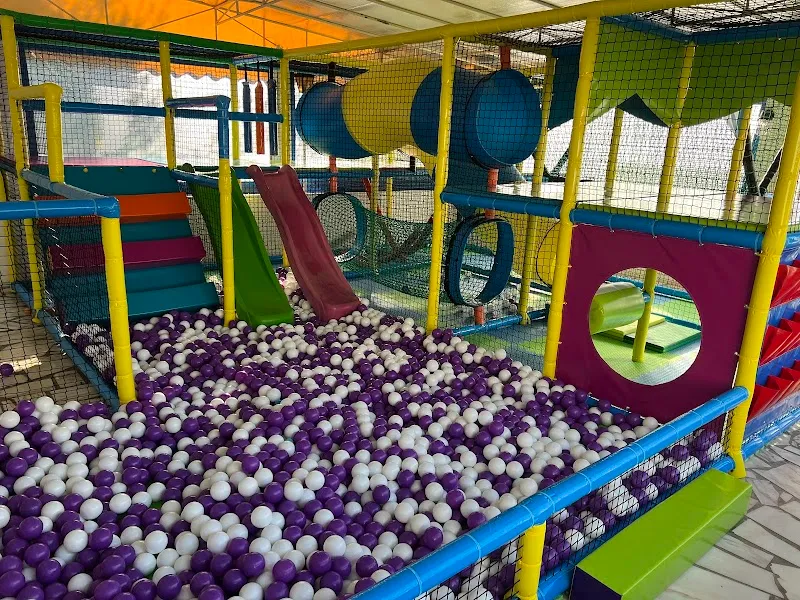 Play Albufeira - Eat, Learn & Play