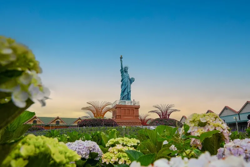 Van Thanh Flower Village