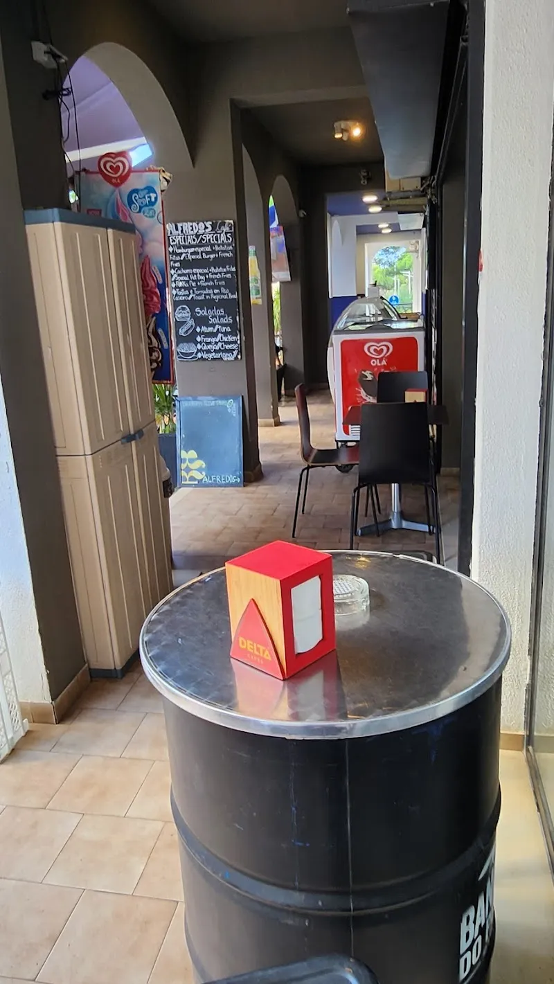 Alfredo's Café by Moura Doce