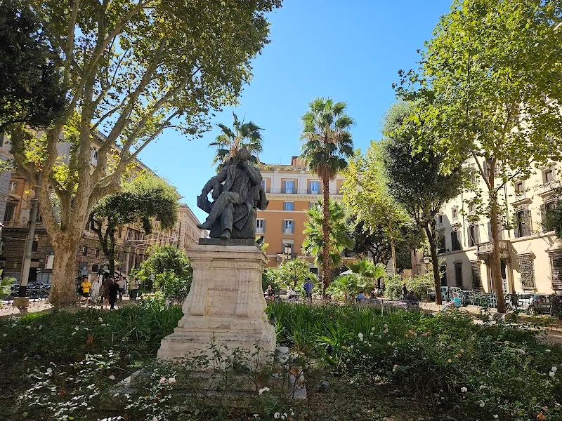 Parco de La Piazza Benedetto Cairoli
