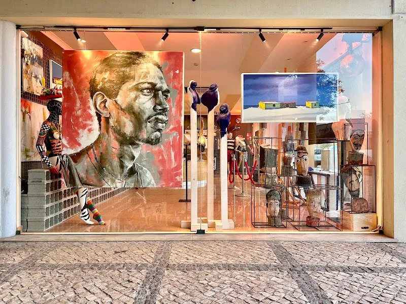 Lady in Red - Galeria de Arte